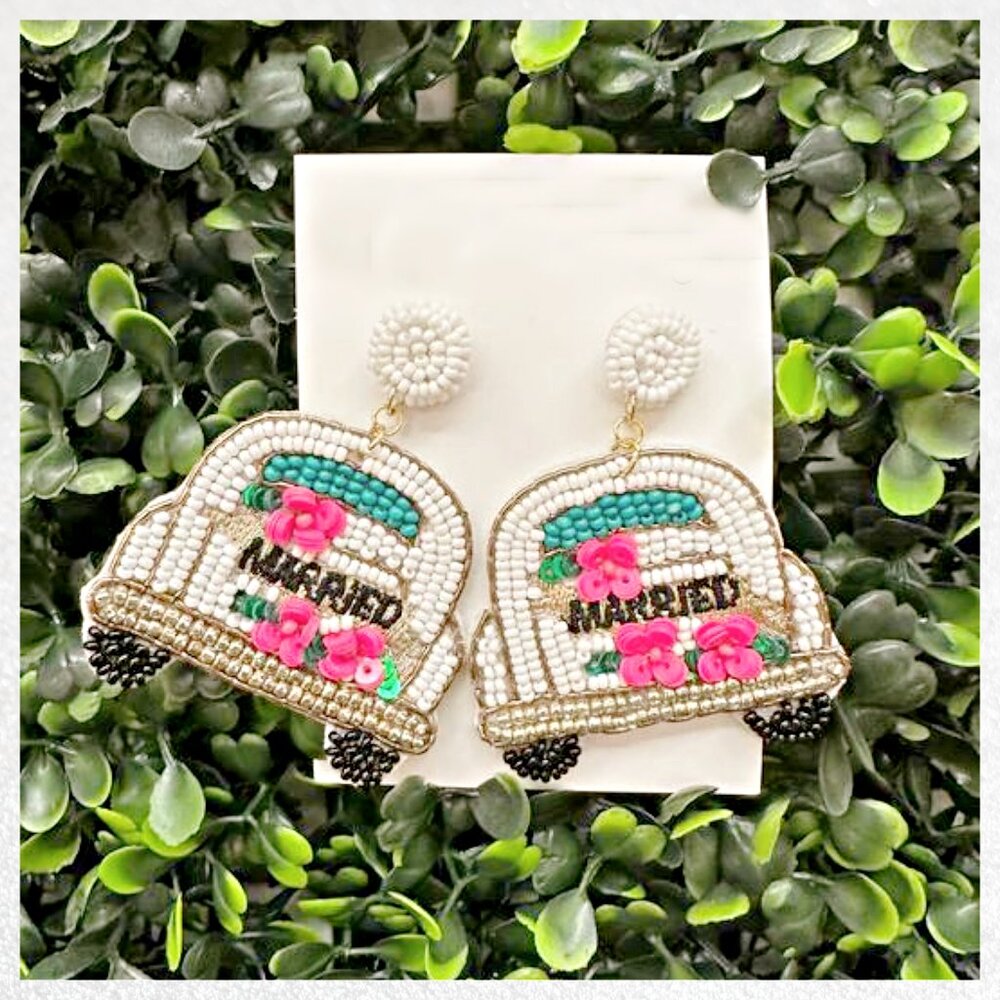 Just Married Car Wedding Bride Bridal Theme Seed Beaded Earrings NEW